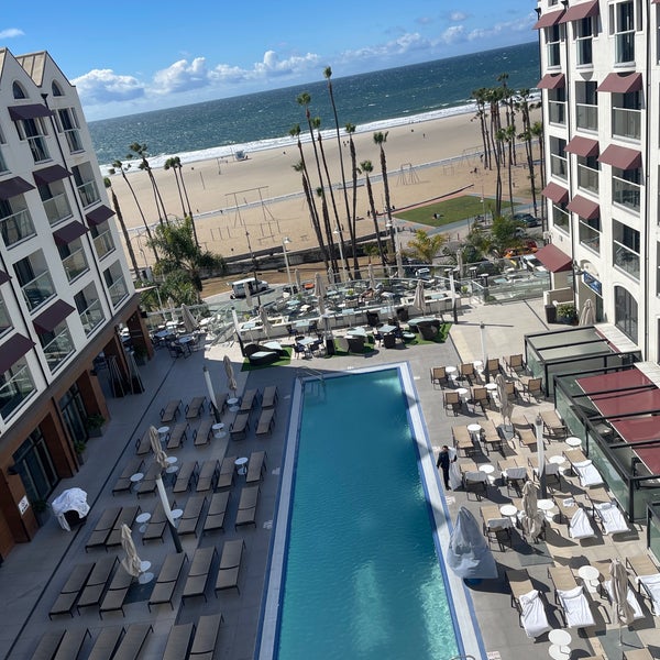 Foto tirada no(a) Loews Santa Monica Beach Hotel por Morgan J. em 2/22/2022