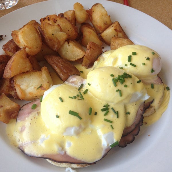 Eggs Benedict with Roasted Baby Red Potatoes
