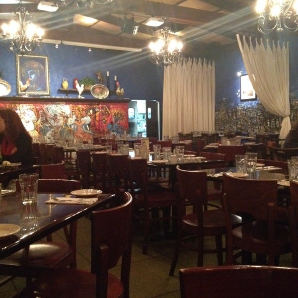 Das Foto wurde bei Mojitos Cuban Restaurant von Ramon V. am 1/24/2014 aufgenommen