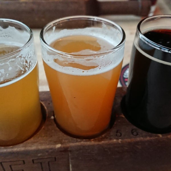 Photo taken at Craft Beer Market by Felix R. on 7/16/2019