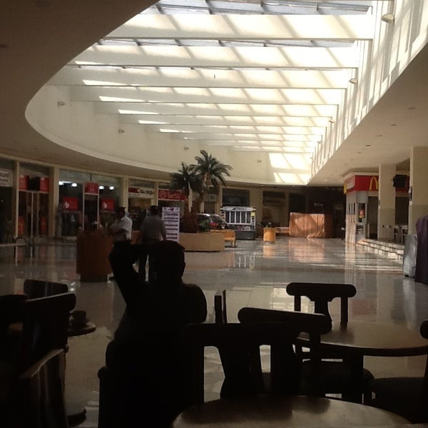 Das Foto wurde bei Centro Comercial Cruz del Sur von RouxVelasco am 1/28/2013 aufgenommen