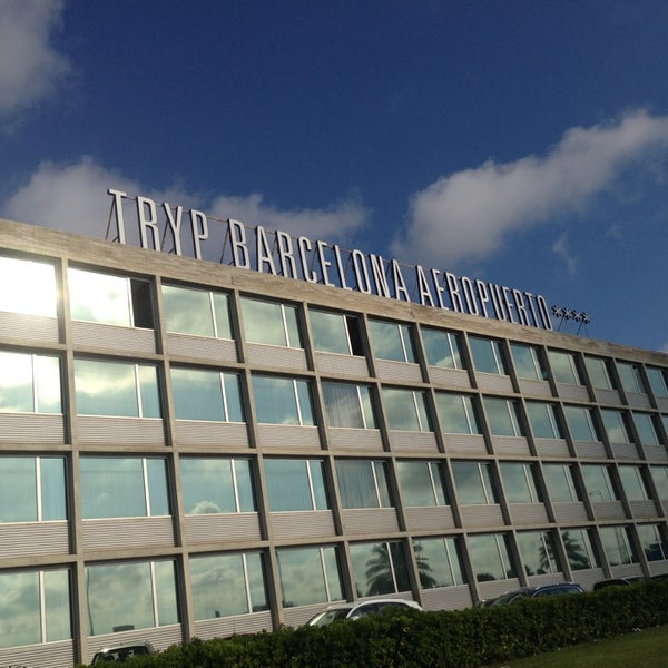 รูปภาพถ่ายที่ Hotel Tryp Barcelona Aeropuerto โดย Ekaterina K. เมื่อ 6/3/2013
