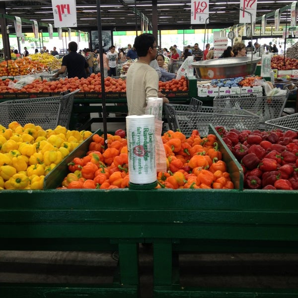 Joe Randazzo's Fruit & Vegetable Market 32 tips from 1010 visitors