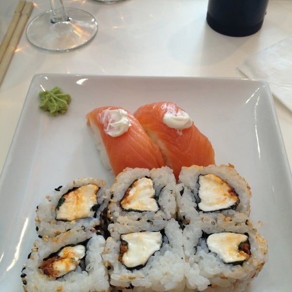 Photo taken at Eat Sushi by Laurie V. on 4/12/2013