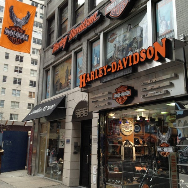 Снимок сделан в Harley-Davidson of NYC пользователем Sandro D. 1/15/2013