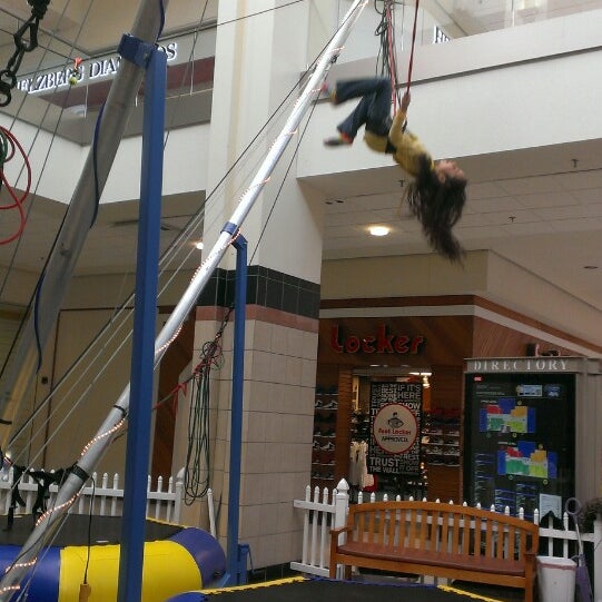 2/24/2013 tarihinde alyce j.ziyaretçi tarafından Northwoods Mall'de çekilen fotoğraf
