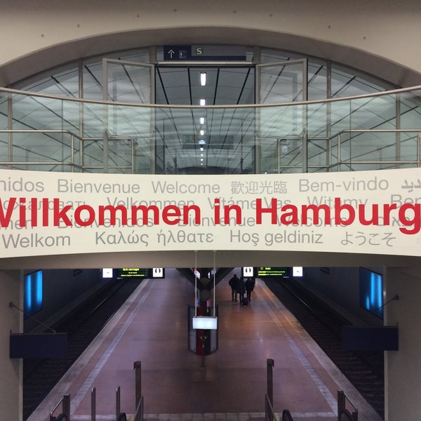 Foto tirada no(a) Hamburg Airport Helmut Schmidt (HAM) por Can Ç. em 12/4/2015