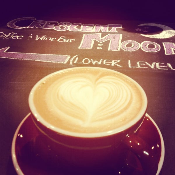 รูปภาพถ่ายที่ Crescent Moon Coffee โดย Amanda M. เมื่อ 2/16/2013