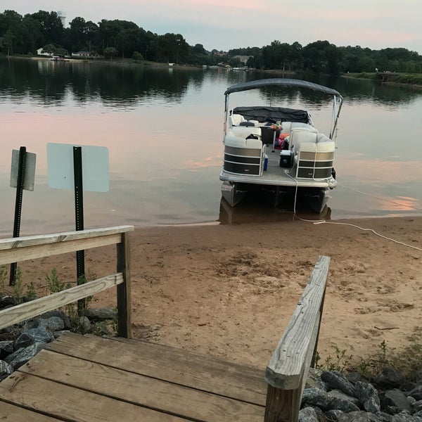 7/22/2017にJoe C.がEddie&#39;s on Lake Normanで撮った写真
