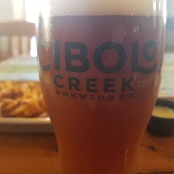 Снимок сделан в Cibolo Creek Brewing Co. пользователем Sean C. 3/4/2021