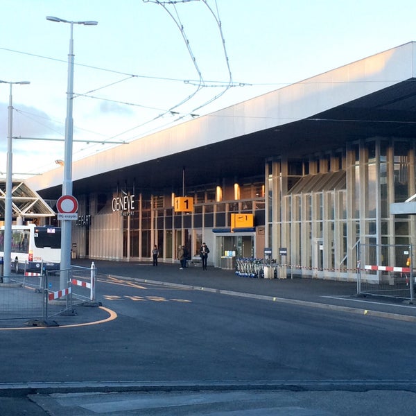 รูปภาพถ่ายที่ Aéroport de Genève Cointrin (GVA) โดย Seyoung K. เมื่อ 2/25/2015