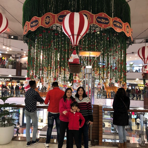 Photo taken at Select Citywalk by Manuj D S. on 12/24/2018
