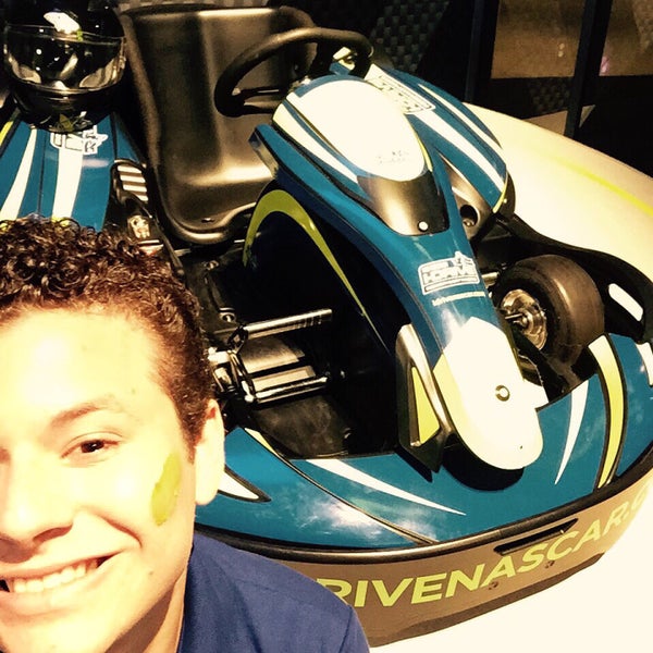 Das Foto wurde bei I-Drive Indoor Kart Racing von Jefferson Cunha am 7/5/2015 aufgenommen