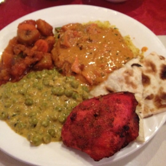 Снимок сделан в Tandoor Fine Indian Cuisine пользователем John N. 10/13/2012