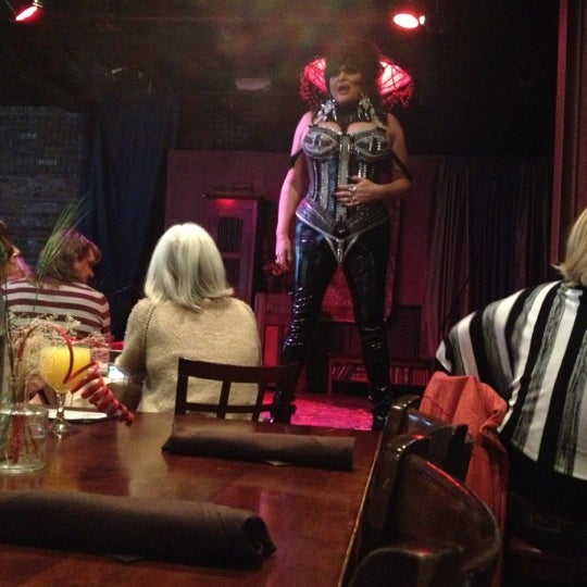 10/28/2012 tarihinde John N.ziyaretçi tarafından Natasha&#39;s Bistro &amp; Bar'de çekilen fotoğraf
