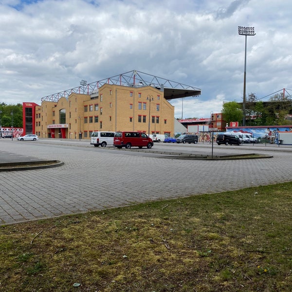 รูปภาพถ่ายที่ Stadion An der Alten Försterei โดย RayJay_OG เมื่อ 5/3/2020