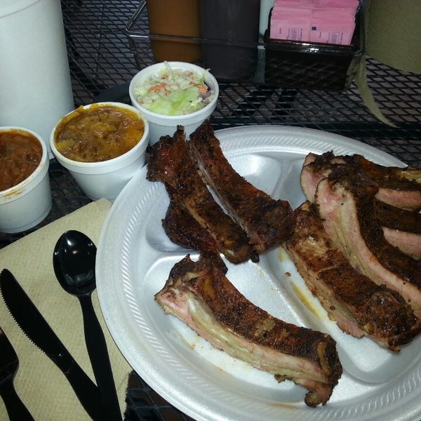 9/28/2013 tarihinde Marvin D.ziyaretçi tarafından The Big Bib BBQ'de çekilen fotoğraf