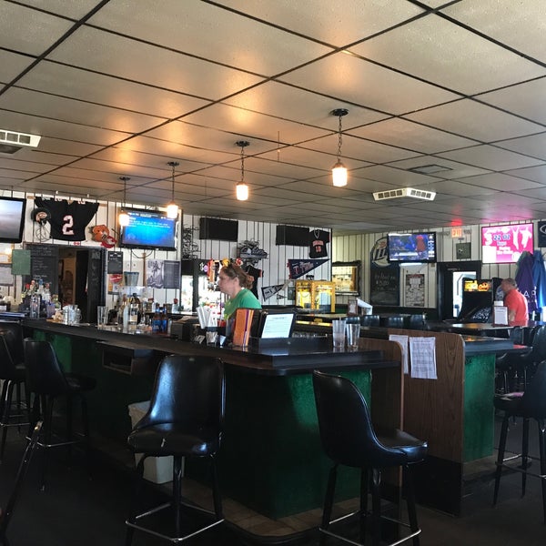 Photo taken at Toivo&#39;s Restaurant &amp; Sports Bar by Betsy R. on 9/6/2018