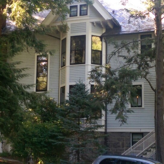 1899 Wright Inn and Carriage House 