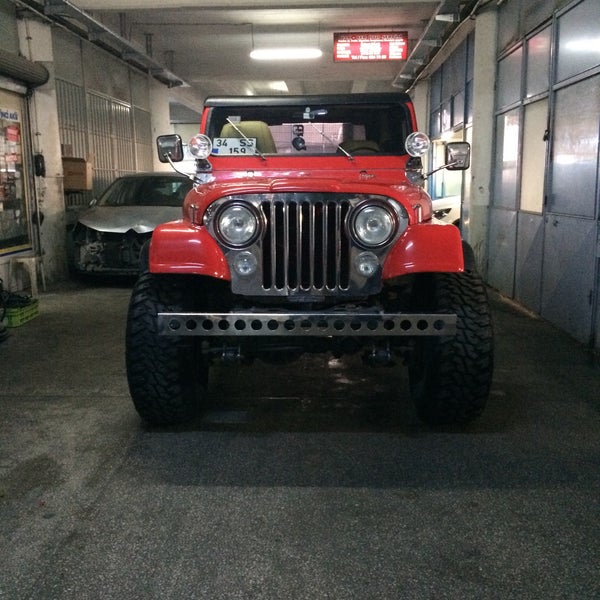 Вранглер гараж. Джип в гараже. Джип гараж. Джип гараж. Гараж для внедорожника.