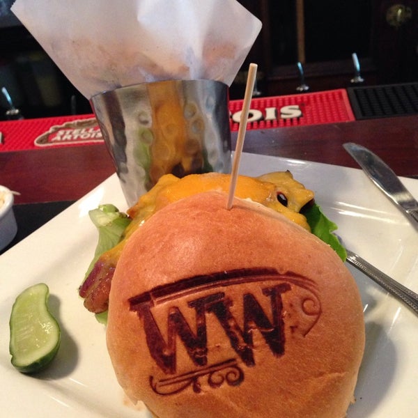 7/6/2014에 Jenn P.님이 Whistling Willie&#39;s American Grill에서 찍은 사진