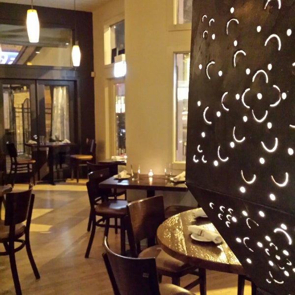 11/19/2014 tarihinde It&#39;s A Major Plusziyaretçi tarafından Feast Restaurant &amp; Bar'de çekilen fotoğraf
