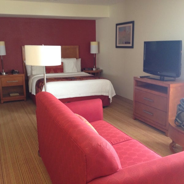 Photo taken at Residence Inn Sunnyvale Silicon Valley II by Greg S. on 10/6/2013