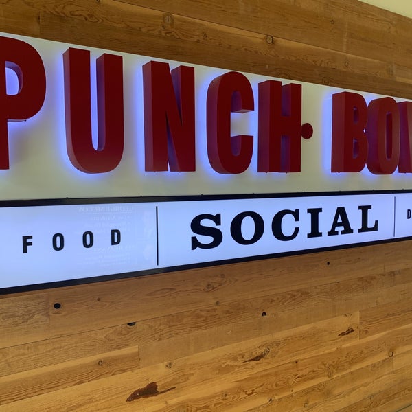 Foto tirada no(a) Punch Bowl Social por Karl V. em 6/26/2021