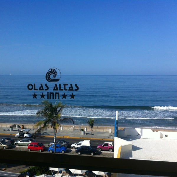 Foto diambil di Olas Altas Inn Hotel &amp; Spa Mazatlan oleh Cesar R. pada 8/14/2013