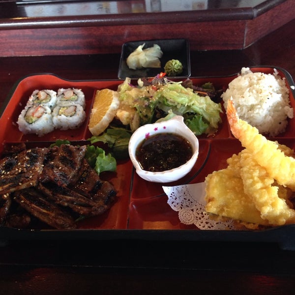 Foto tirada no(a) Wonderful Sushi Hillcrest por Chuck M. em 2/3/2014