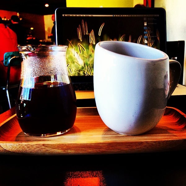 5/2/2013 tarihinde 🎯Eric💀 .ziyaretçi tarafından Two Rivers Craft Coffee Company'de çekilen fotoğraf