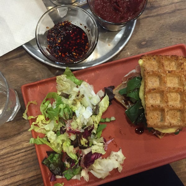 Photo prise au Frëims Sándwiches Cuadriculados par Tania W. le2/27/2016