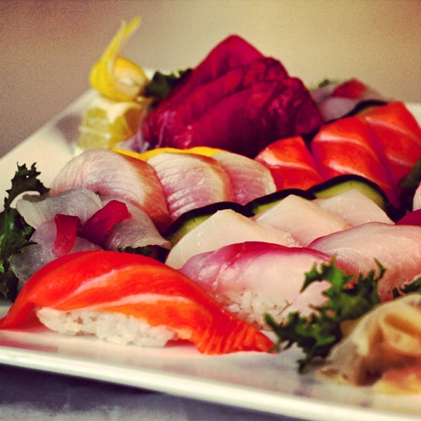 8/28/2013 tarihinde TweegyBlinkziyaretçi tarafından Sushi King'de çekilen fotoğraf