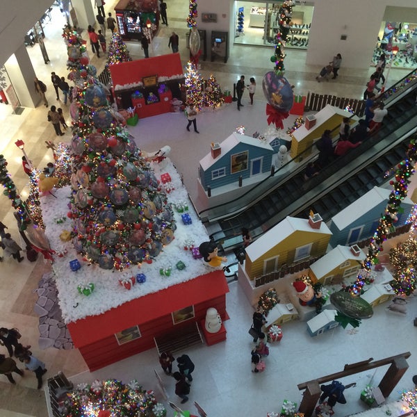 Foto scattata a Plaza Universidad da Didier G. il 11/30/2015