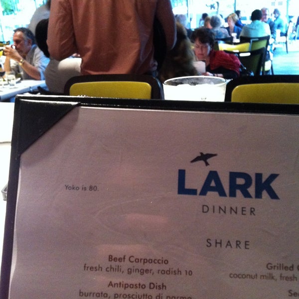 รูปภาพถ่ายที่ LARK on the Park โดย Barb-o-joy เมื่อ 5/10/2013