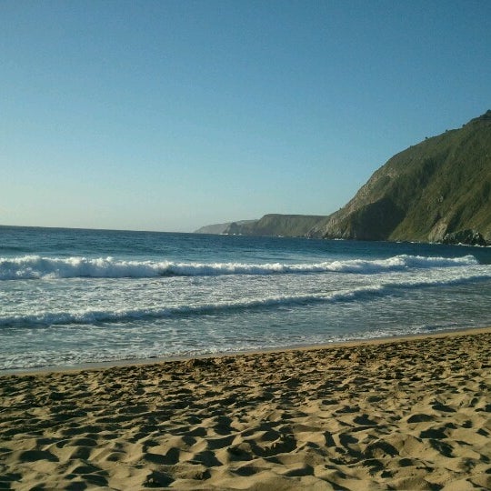 Photo taken at Playa Grande Quintay by Arrozmani on 11/24/2012
