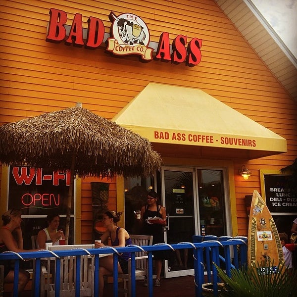 Photo taken at Bad Ass Coffee of Hawaii by Jack T. on 5/11/2014