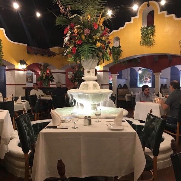 Das Foto wurde bei El Novillo Restaurant von Pete S. am 6/20/2019 aufgenommen
