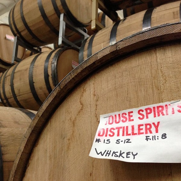 10/14/2012 tarihinde Jacquie R.ziyaretçi tarafından House Spirits Distillery'de çekilen fotoğraf