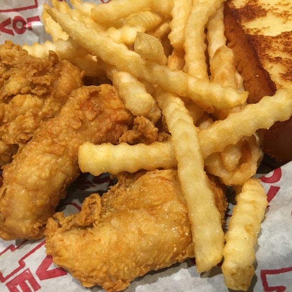 Photo taken at Raising Cane&#39;s Chicken Fingers by DT on 10/29/2016