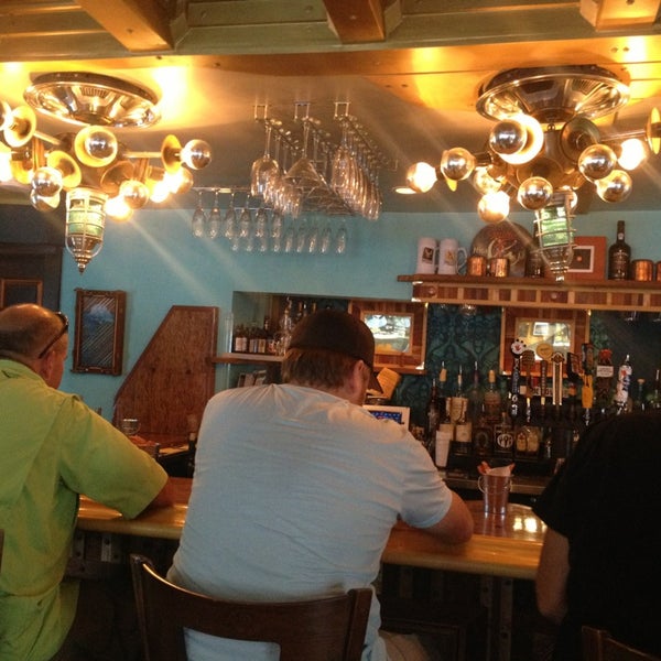 รูปภาพถ่ายที่ 2 Cents Restaurant &amp; Pub โดย Katie G. เมื่อ 8/16/2013