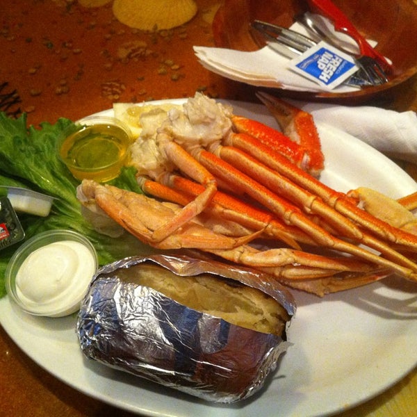 Photo taken at King Crab Tavern &amp; Seafood Grill by Memeka86 on 5/17/2013