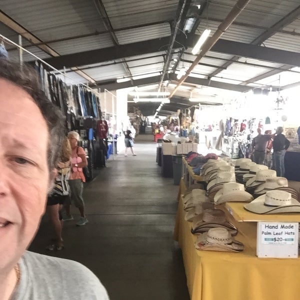 Foto tomada en Mesa Market Place Swap Meet  por Craig W. el 4/19/2019