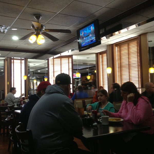 Photo taken at Townsquare Diner by Craig W. on 4/5/2014