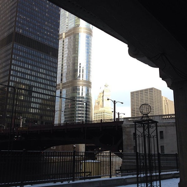 12/27/2013 tarihinde Blunt R.ziyaretçi tarafından The Langham, Chicago'de çekilen fotoğraf