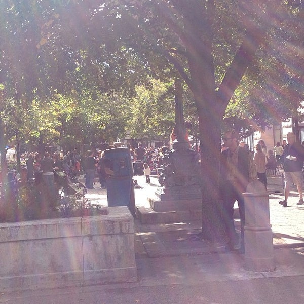 Photos at Lincoln Square (Giddings Plaza) Ravenswood 26 tips from