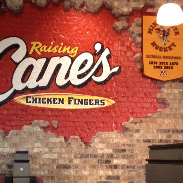 7/13/2013 tarihinde Laura F.ziyaretçi tarafından Raising Cane&#39;s Chicken Fingers'de çekilen fotoğraf