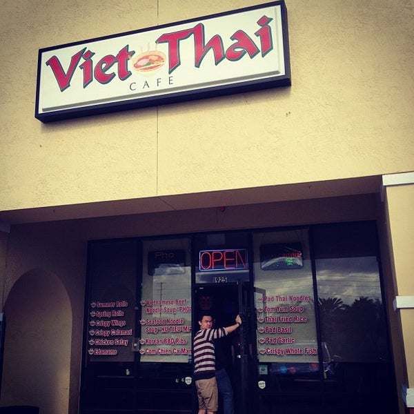 12/18/2012 tarihinde Fang F.ziyaretçi tarafından Viet Thai Cafe'de çekilen fotoğraf