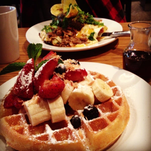 รูปภาพถ่ายที่ Taste Café &amp; Marketplace โดย Megan R. เมื่อ 5/11/2013