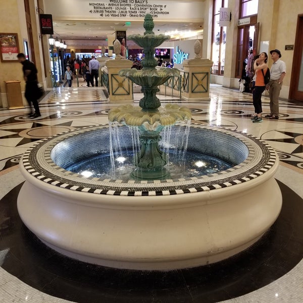 La Fontaine Des Mers Paris Las Vegas Casino Dusk